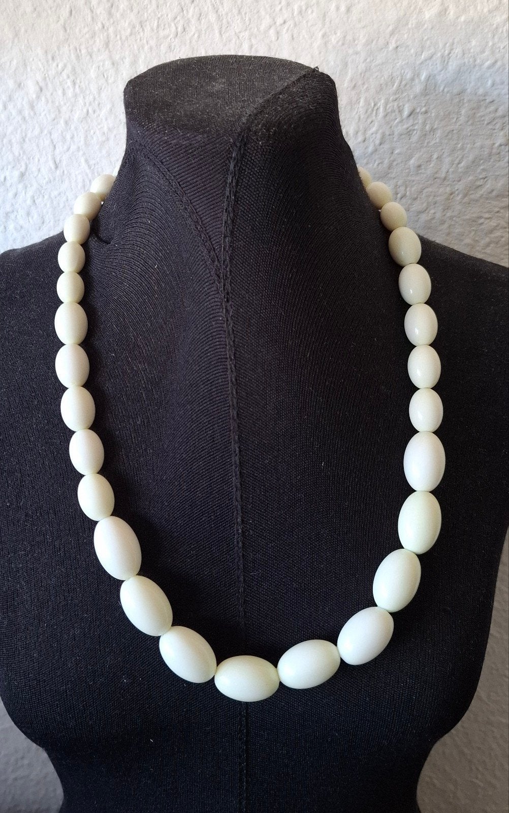 Vintage Bakelieten Crèmewitte Kralenketting - 60 cm, Verzenden, Overige materialen, Ketting