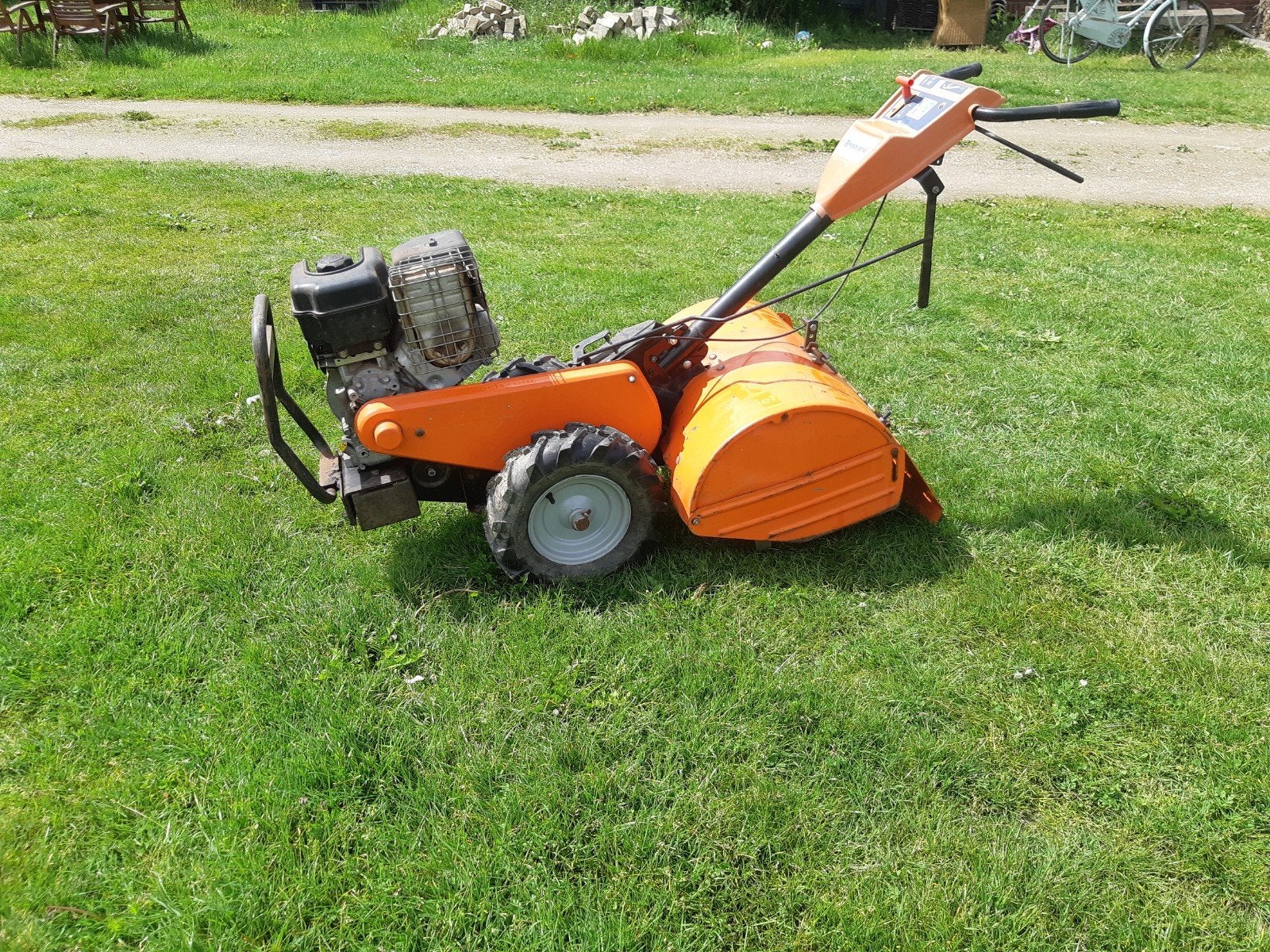 Te Huur Tuinfrees/grondfrees, Ophalen, Zo goed als nieuw, Benzine, Tuinfrees