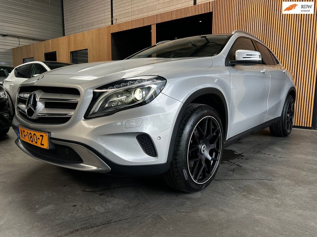Mercedes-Benz GLA-klasse 250 Prestige Pano|Camera|Trekhaak|s, Auto's, Mercedes-Benz, Gebruikt, 4 cilinders, Leder, 211 pk