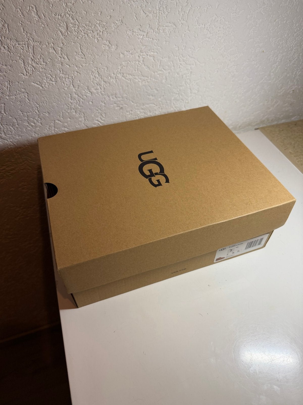 UGG W Classic Ultra Mini - Nieuw in doos maat 38, Kleding | Dames, Ophalen of Verzenden, Nieuw, Beige, Lage of Enkellaarzen