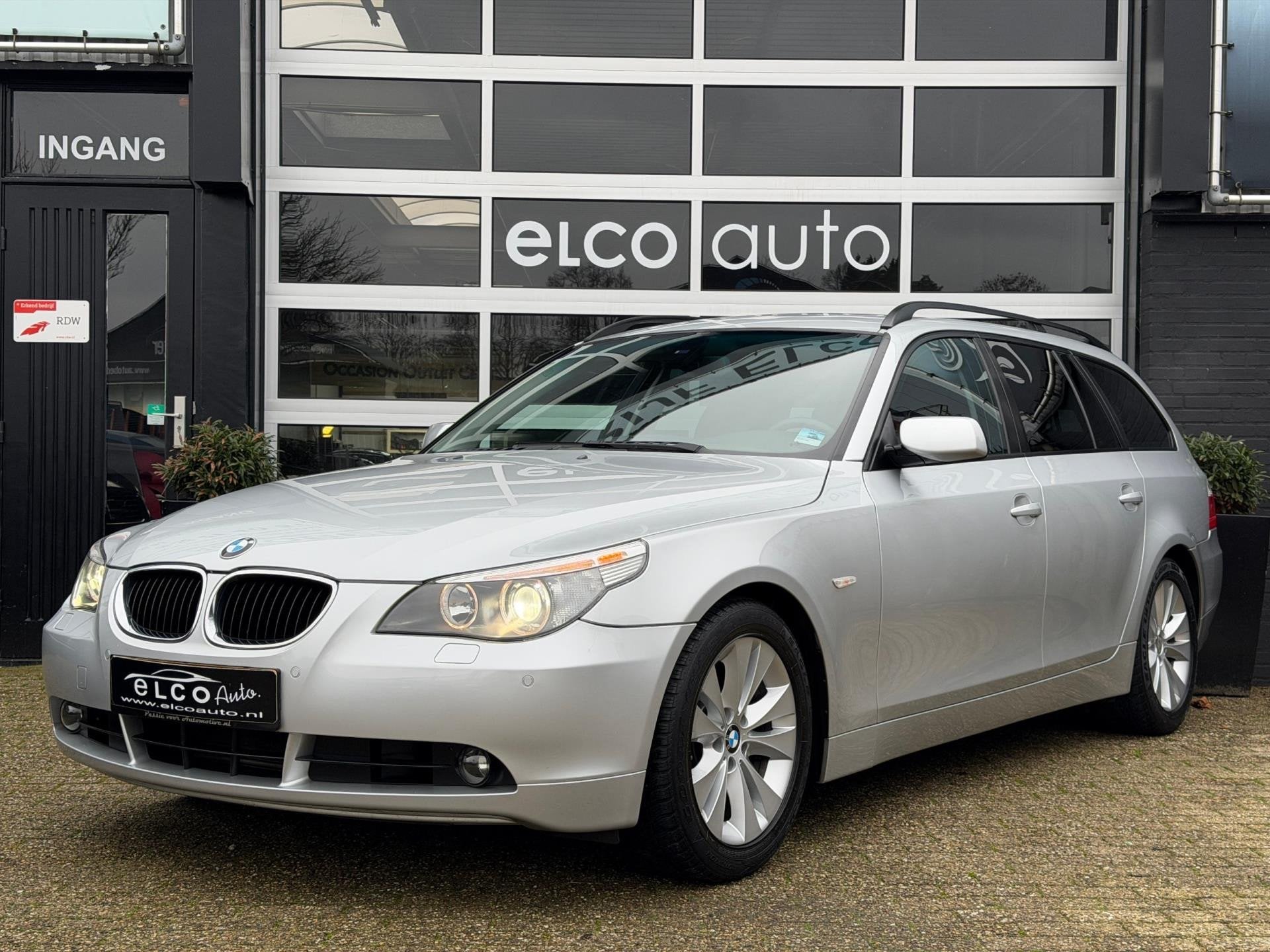 BMW 5-serie Touring 525i High Executive / YoungTimer, Auto's, Automaat, Achterwielaandrijving, Gebruikt, Zwart