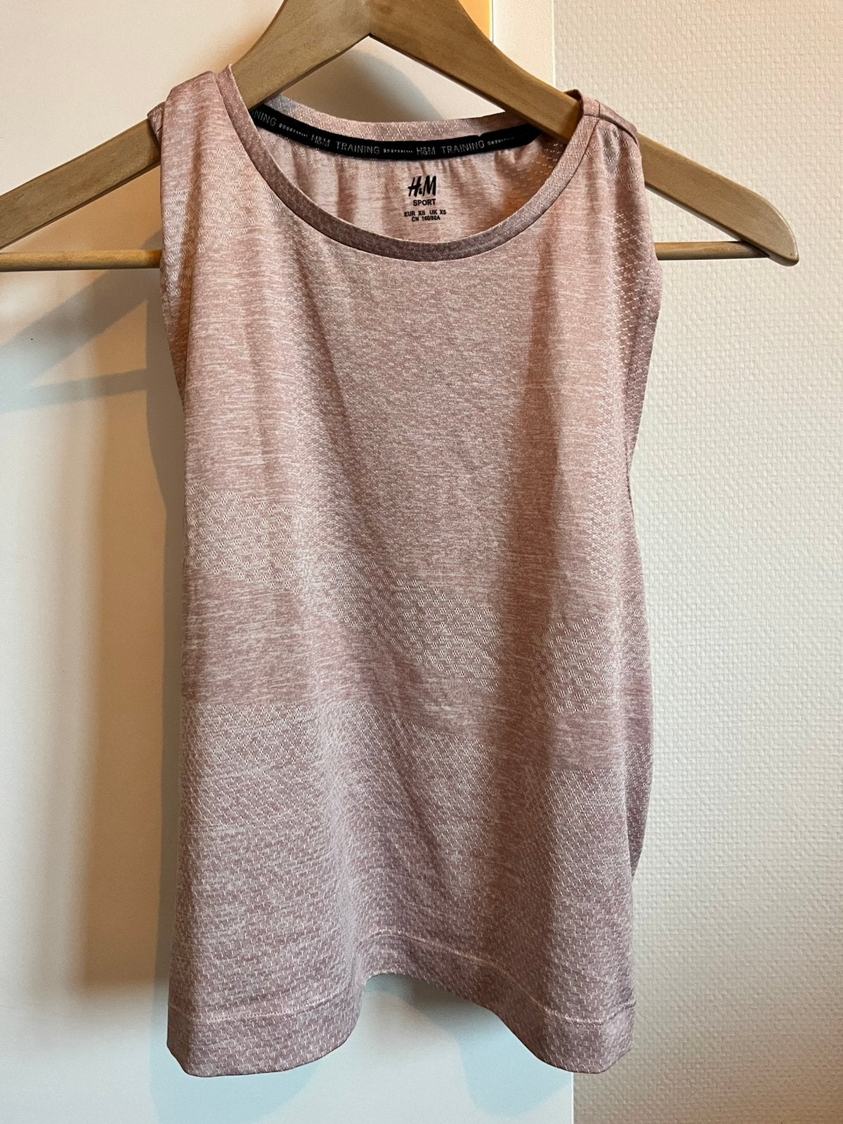 H&M Sport roze sporttop, maat XS, Ophalen of Verzenden, Zo goed als nieuw, Roze, Zonder mouw