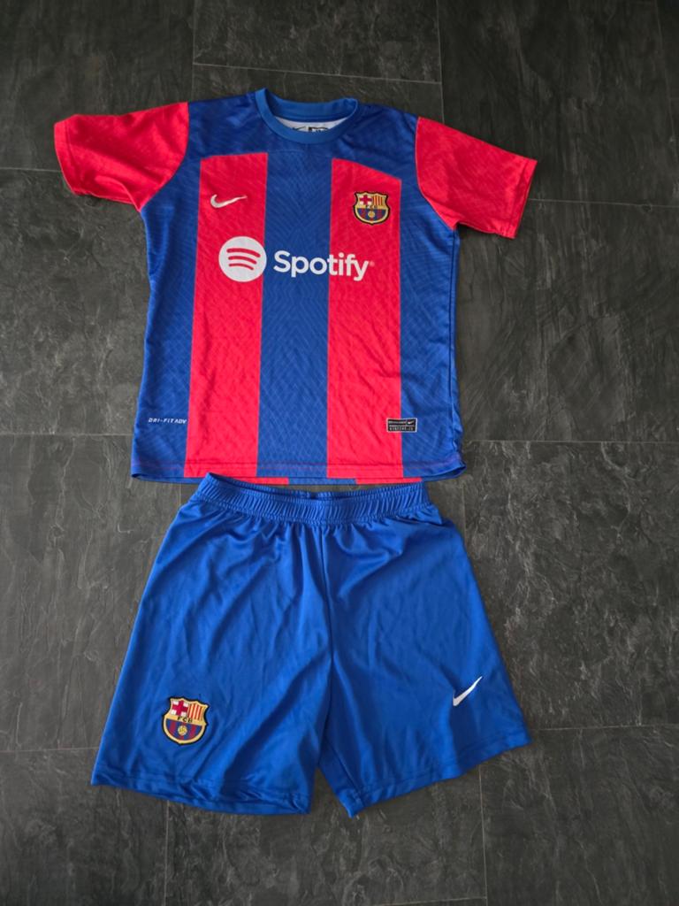 FC Barcelona tenue Shirt en korte broek Maat 164, Sport en Fitness, Voetbal, Maat XS of kleiner, Ophalen of Verzenden, Shirt