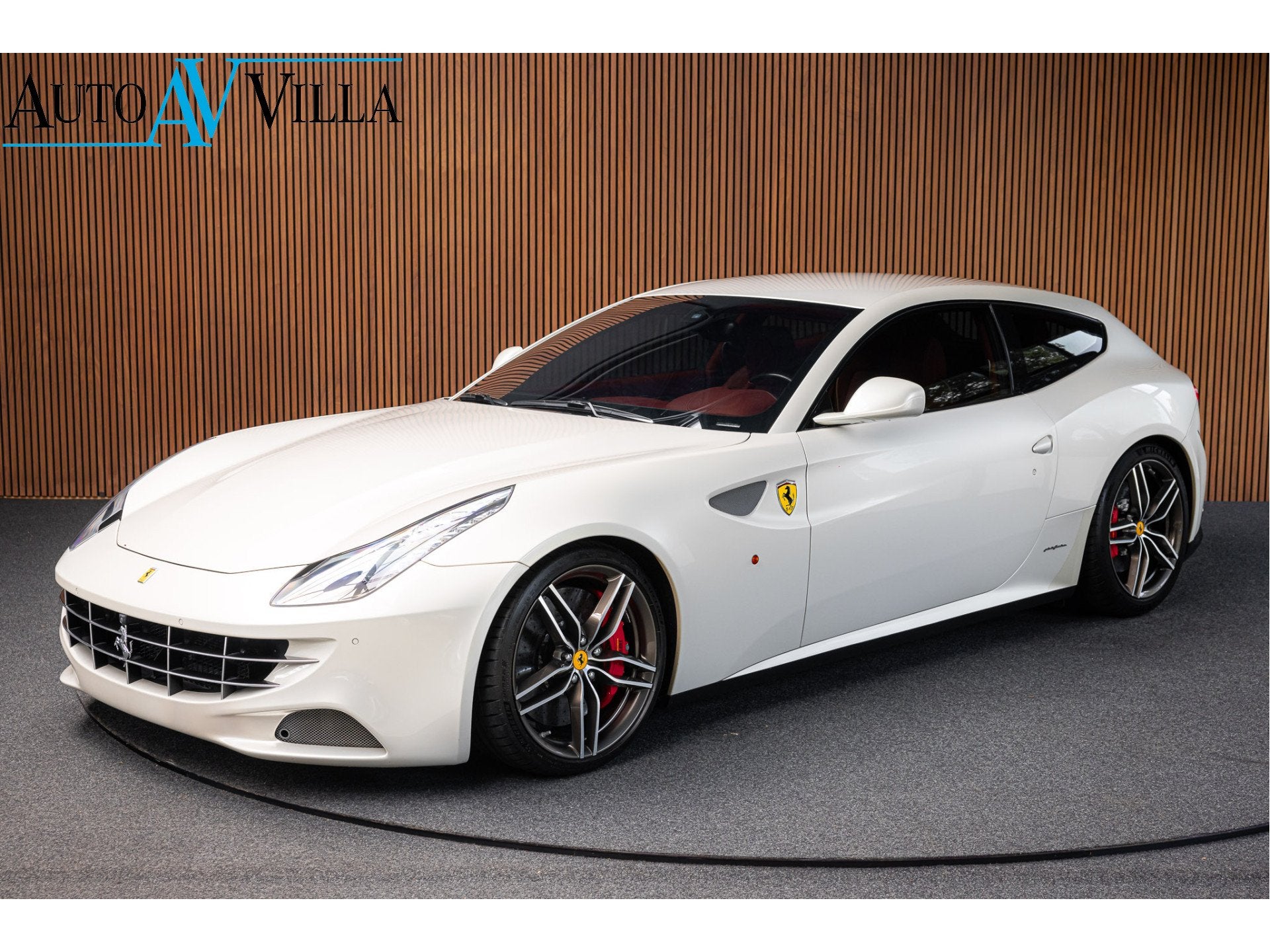 Ferrari FF 6.3 V12 Carbon Camera Lift Passengerdisplay, Automaat, 4 stoelen, Wit, Vierwielaandrijving