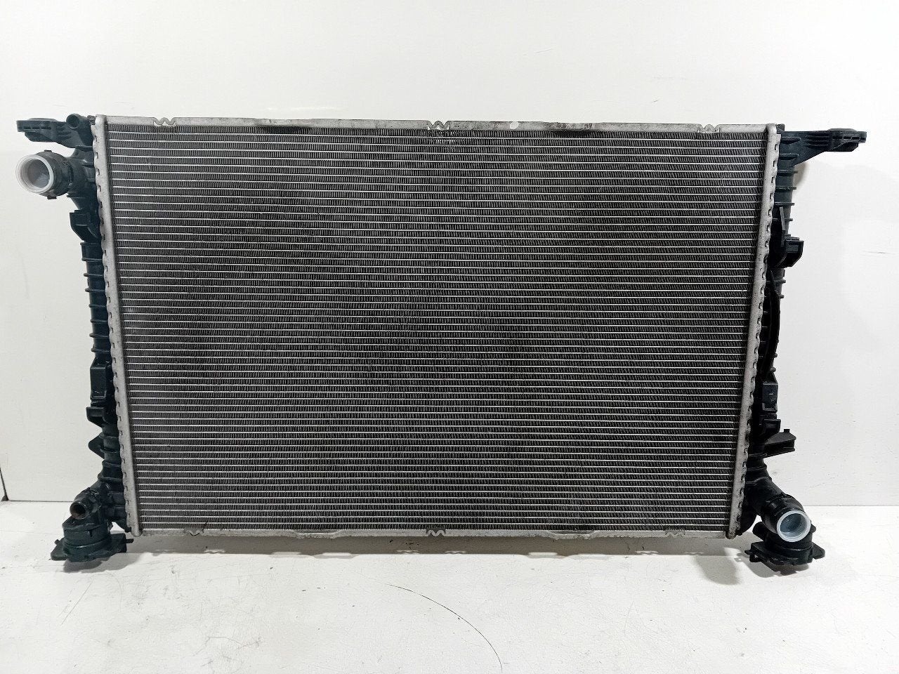 Radiateur Audi A6, Onderdelen@venauto.nl, Van der Ven Autorecycling B.V., Gebruikt, Ettenseweg 76, 4706 PB Roosendaal, The Netherlands