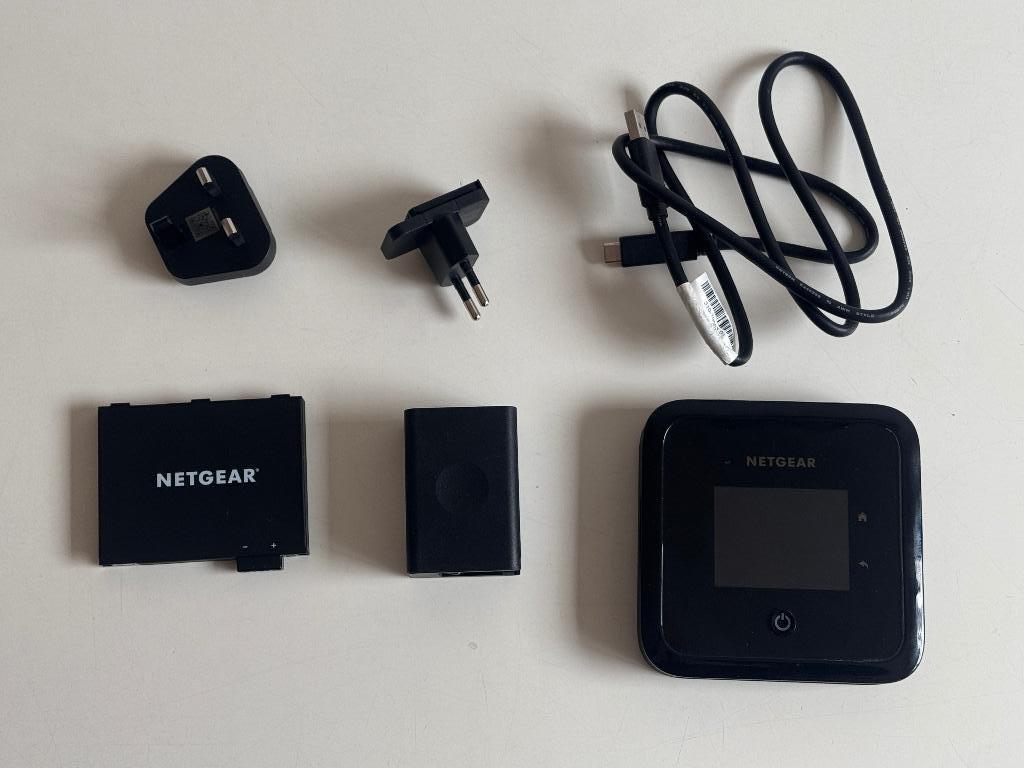 Netgear Nighthawk M5, 5G MiFi Router, 1Gbit/s MR5200, Ophalen of Verzenden, Zo goed als nieuw, Router met modem, Netgear