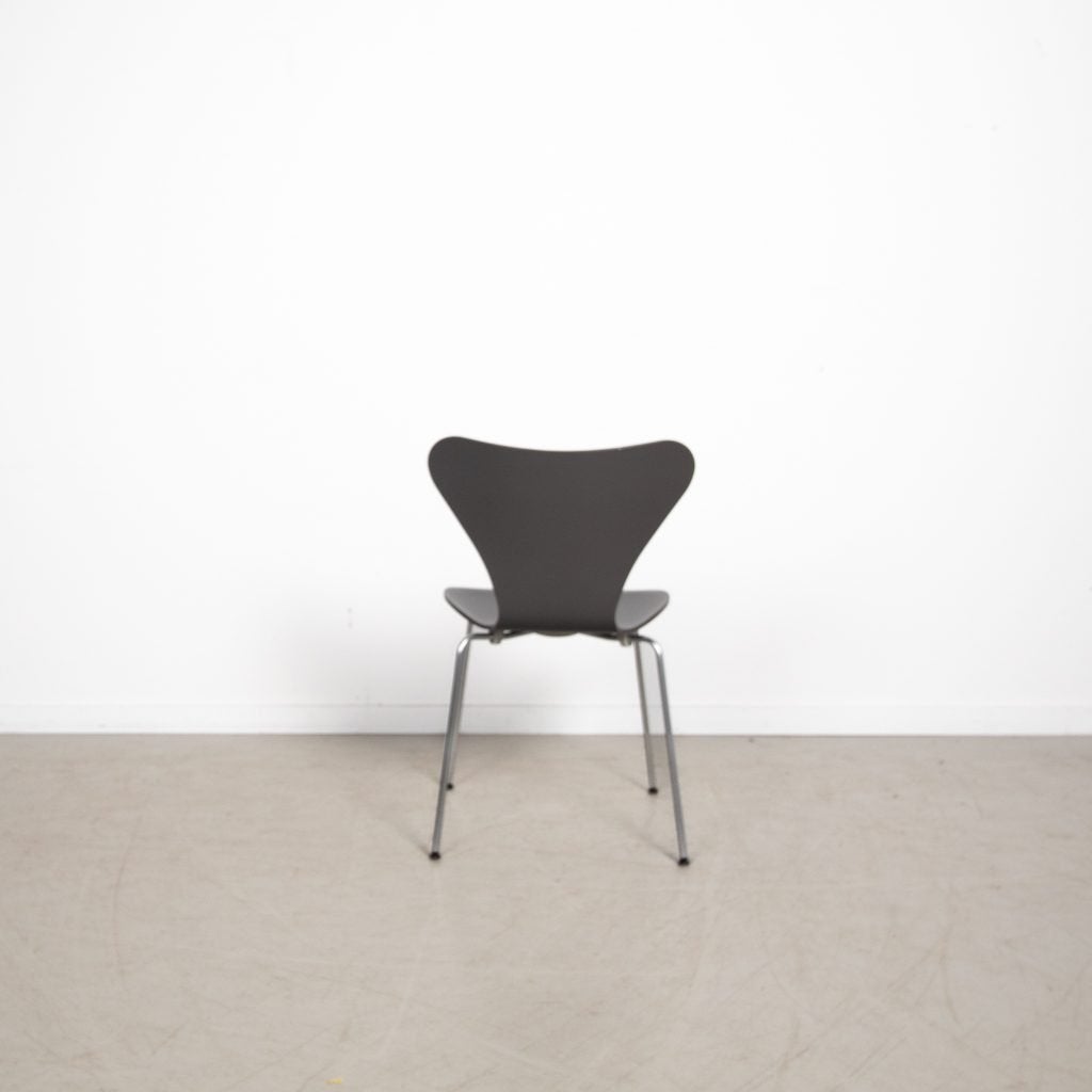Fritz Hansen 3107 Stoel Donkergrijs Hout - Chroom, Niet ingevuld, Zo goed als nieuw, Niet ingevuld, Niet ingevuld