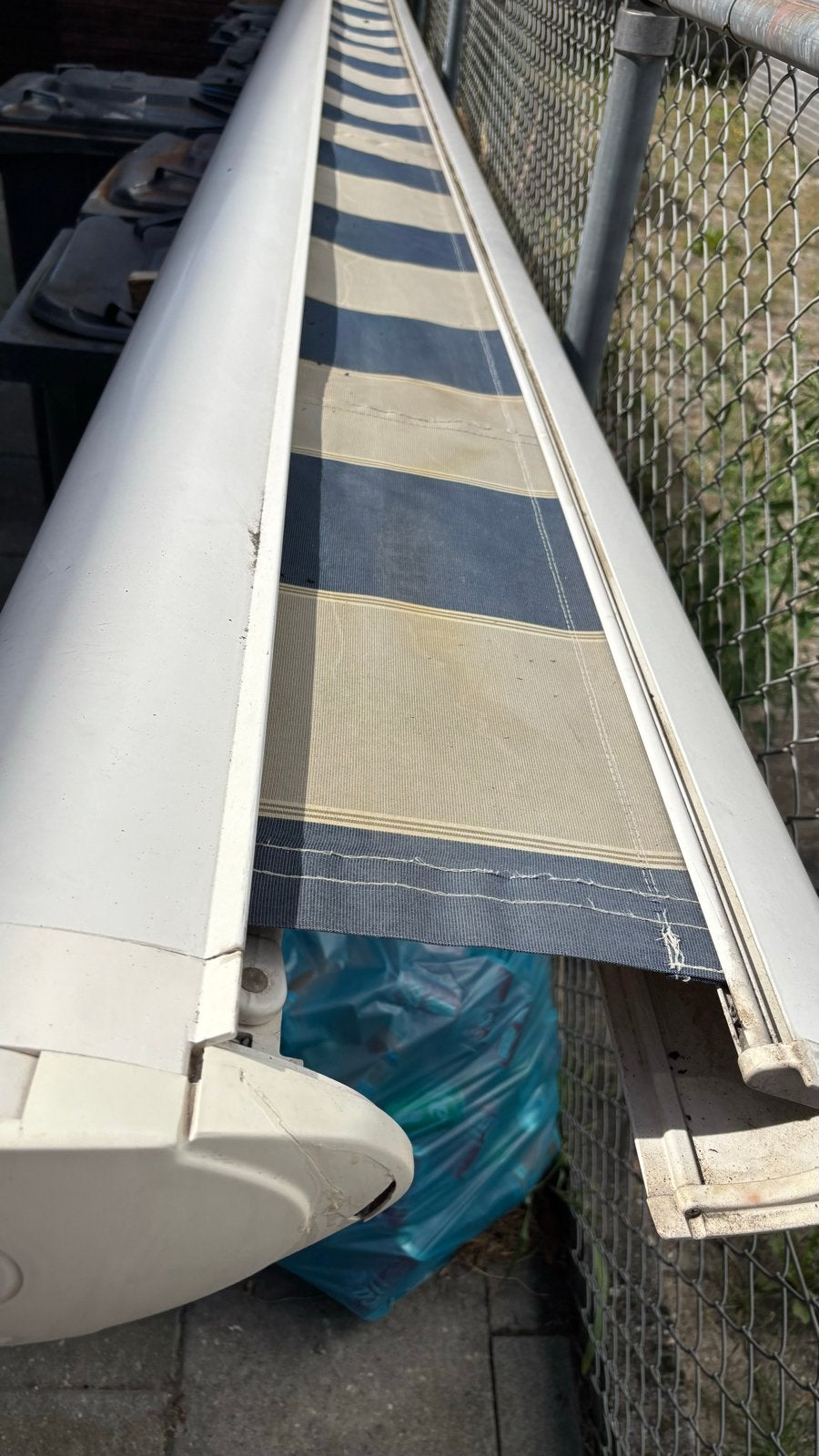 Elektrisch knikarmscherm - 6 meter breed, Tuin en Terras, Zonneschermen, Ophalen, Gebruikt, 450 cm of meer, Elektrisch