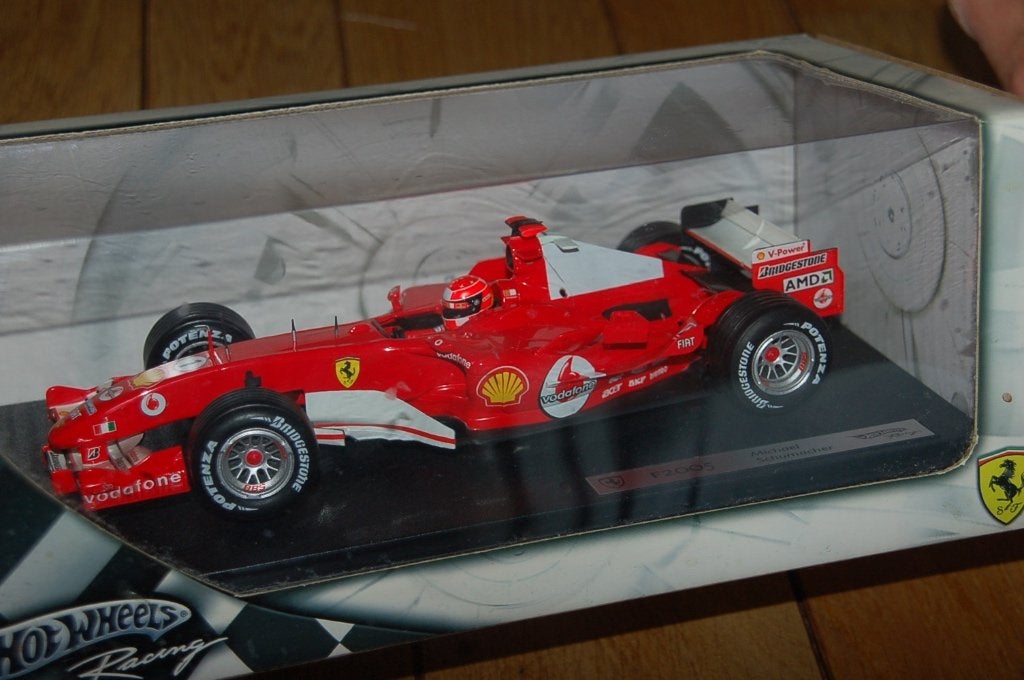 1:18 Ferrari F1 F2005 Michael Schumacher Hotwheels WRH, Verzenden, Zo goed als nieuw, Auto, Hot Wheels