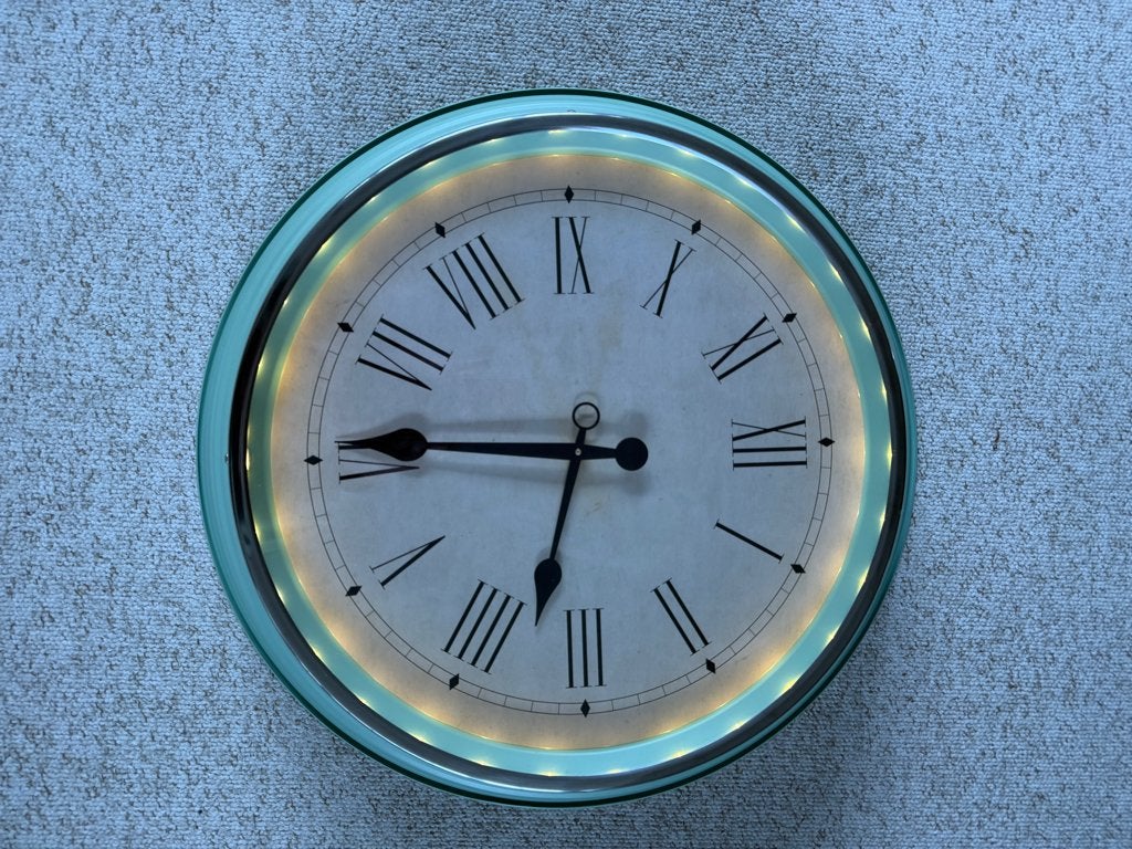 Grote klok met verlichting, Ophalen of Verzenden, Zo goed als nieuw, Wandklok