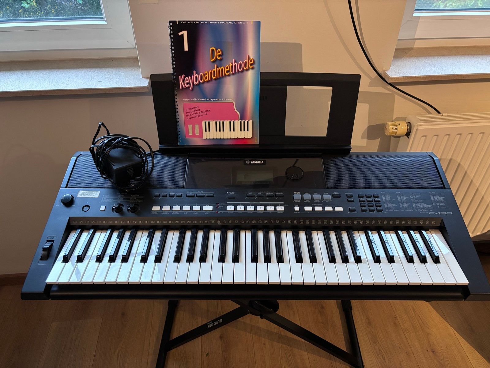 Yamaha PSR-E433 Keyboard - Zo goed als nieuw met adapter en, Ophalen, 61 toetsen, Yamaha, Zo goed als nieuw