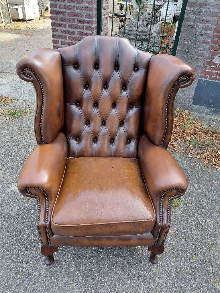 Chesterfield bruin leren wingfauteuille., Ophalen