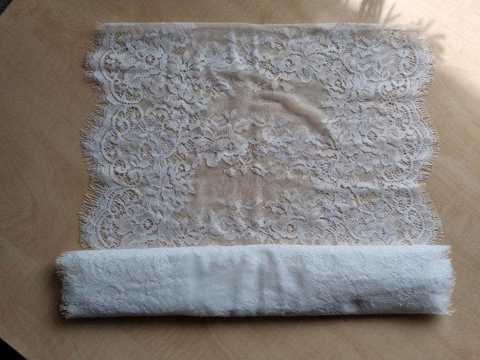 2x Kanten Tafelloper Wit 40 x 300 cm, Nieuw, Ophalen of Verzenden, Opengewerkt, Tafelloper