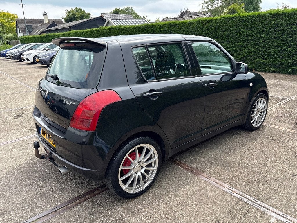 Suzuki Swift 1.3 STOELVERWARMING/ AIRCO/ PARKEERSENSOREN, Auto's, Voorwielaandrijving, 965 kg, 400 kg, Origineel Nederlands