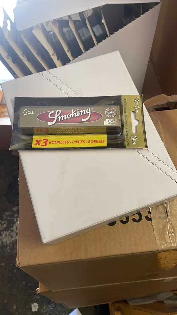 Partij 600 pakjes smoking gold lange vloei papers markt, Verzamelen, Rookartikelen, Aanstekers en Luciferdoosjes, Ophalen of Verzenden