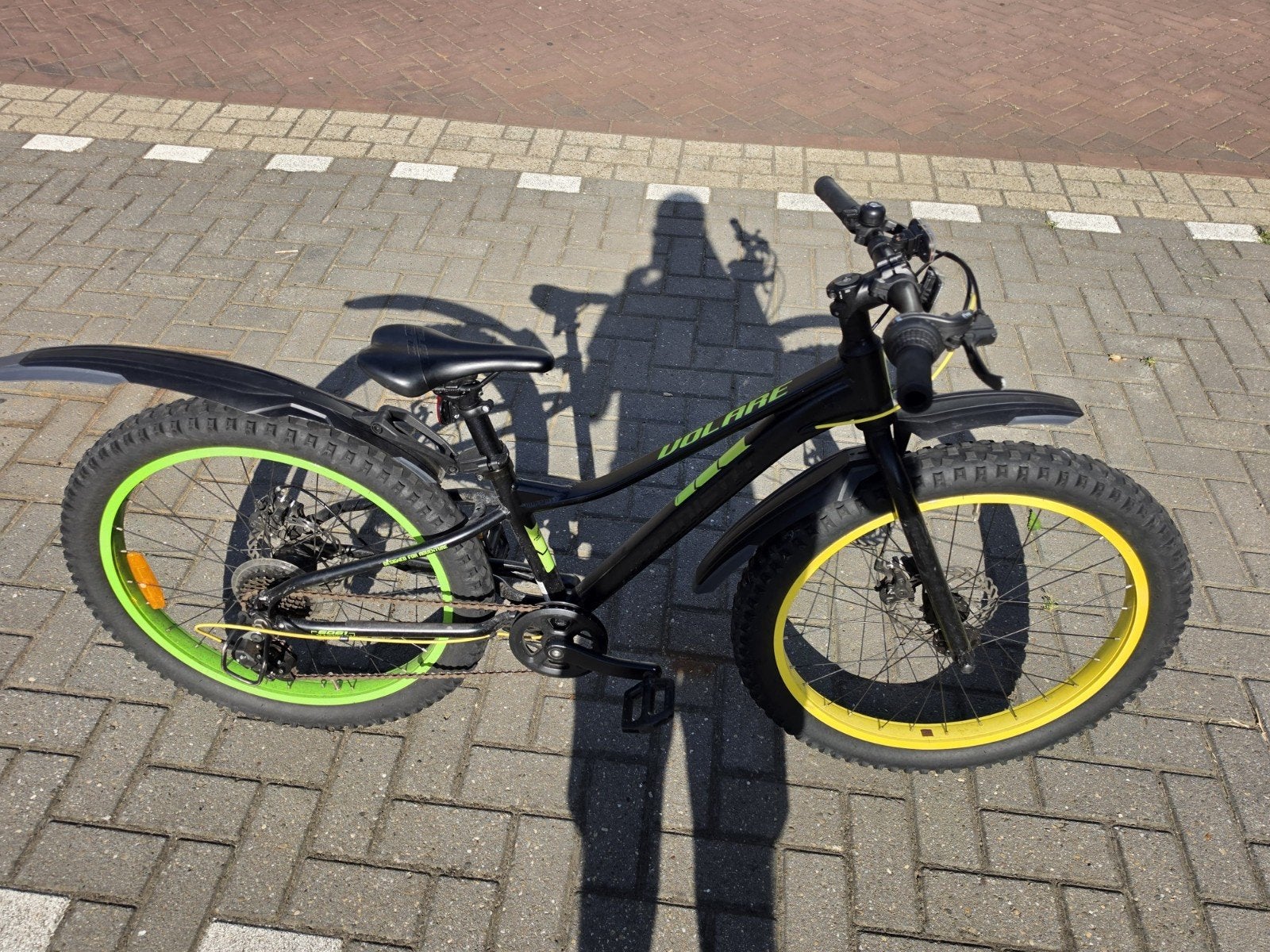 Volare Kinderfiets zwart/groen/geel 24 inch, Ophalen, Gebruikt