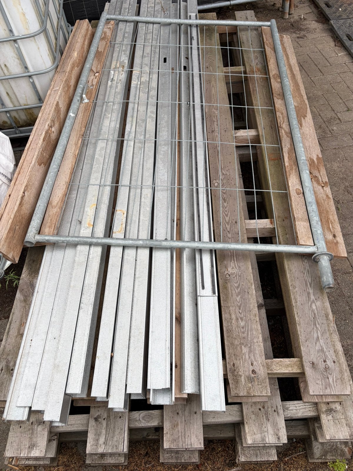 Poort voor bouwhek / bouwhekken poort, Tuin en Terras, Ophalen, Zo goed als nieuw, 150 tot 200 cm, Hout