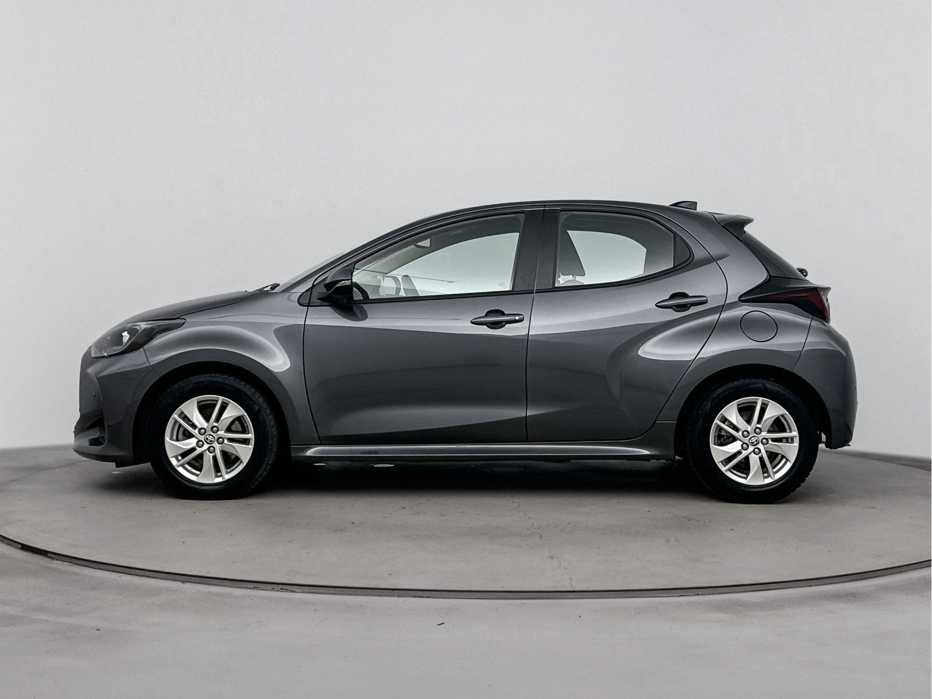 Toyota Yaris 1.5 Hybrid 115 Dynamic Limited | Stuur-Stoelver, 12 maanden, Gebruikt, 116 pk, 1490 cc