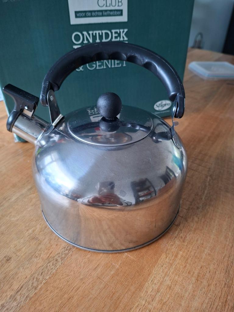 Lichtgewicht fluitketel - Ideaal voor thuis of camping, Theepot/fluitketel, Gebruikt, Zilver, Ophalen of Verzenden