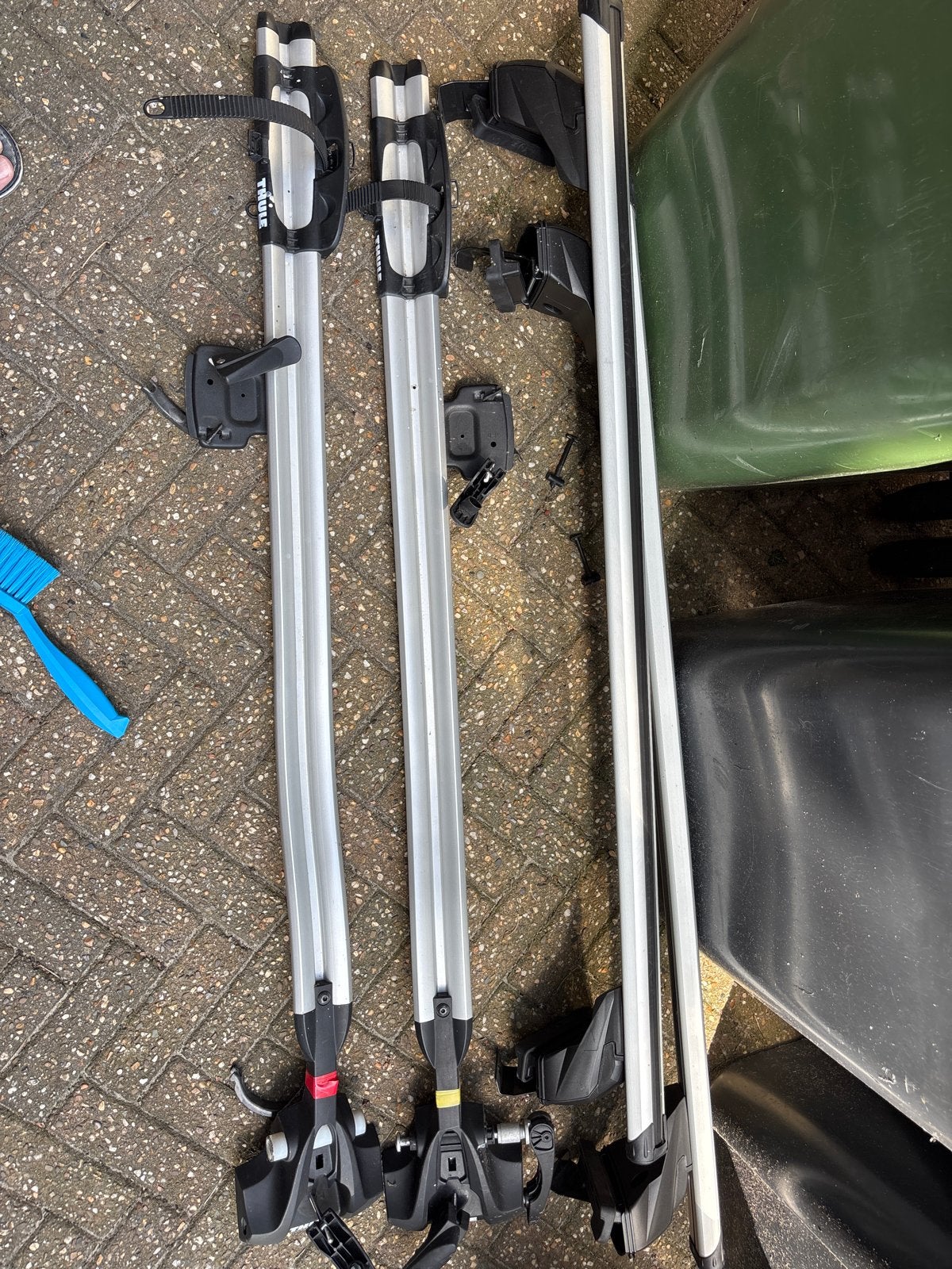 Thule fietsendragers voor dakmontage (2 stuks), Ophalen, Gebruikt