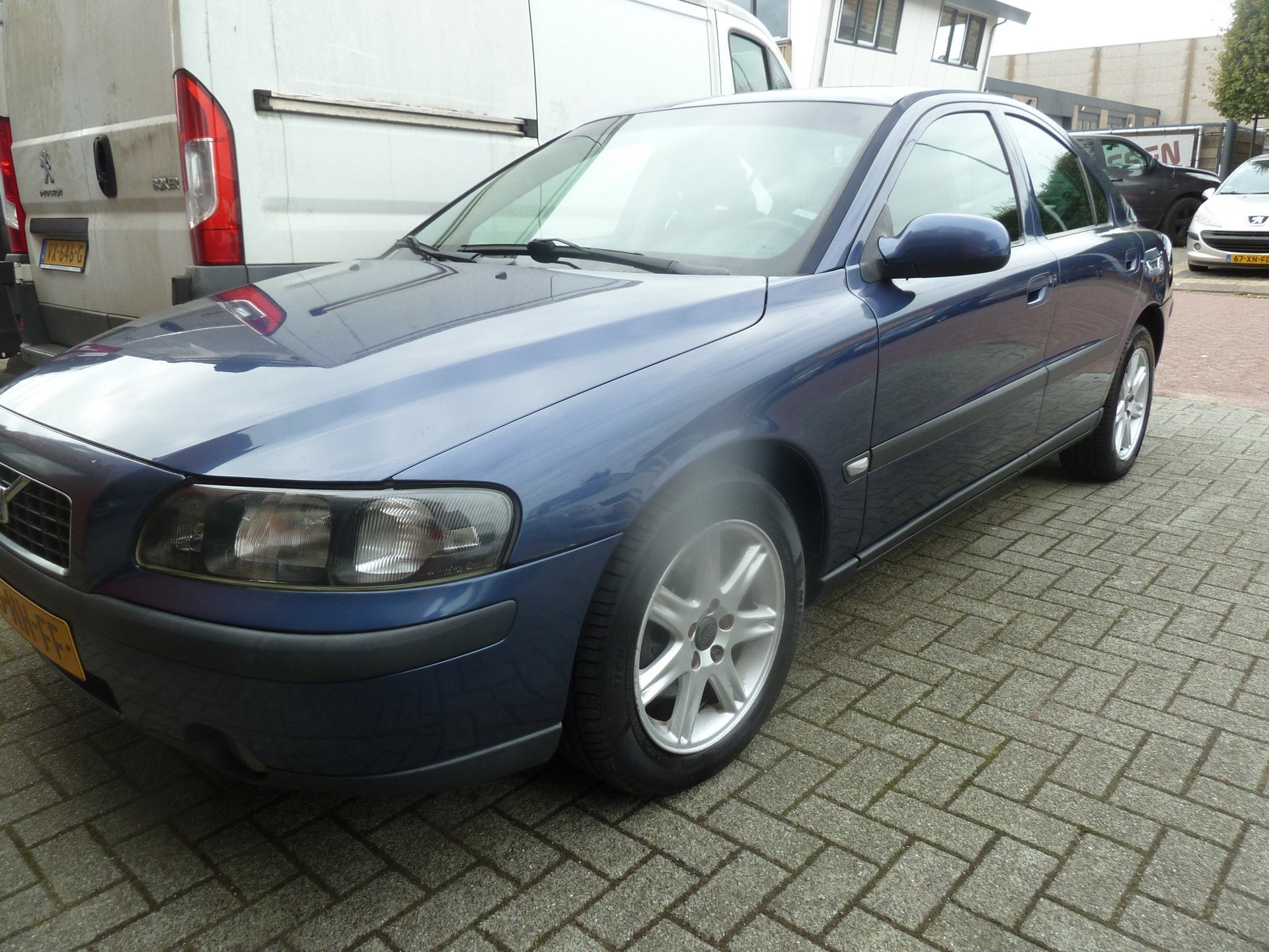 Volvo S60 2.4 nieuwe apk trekhaak distr vv bij 280759 km, Auto's, Volvo, Voorwielaandrijving, Gebruikt, Blauw, S60