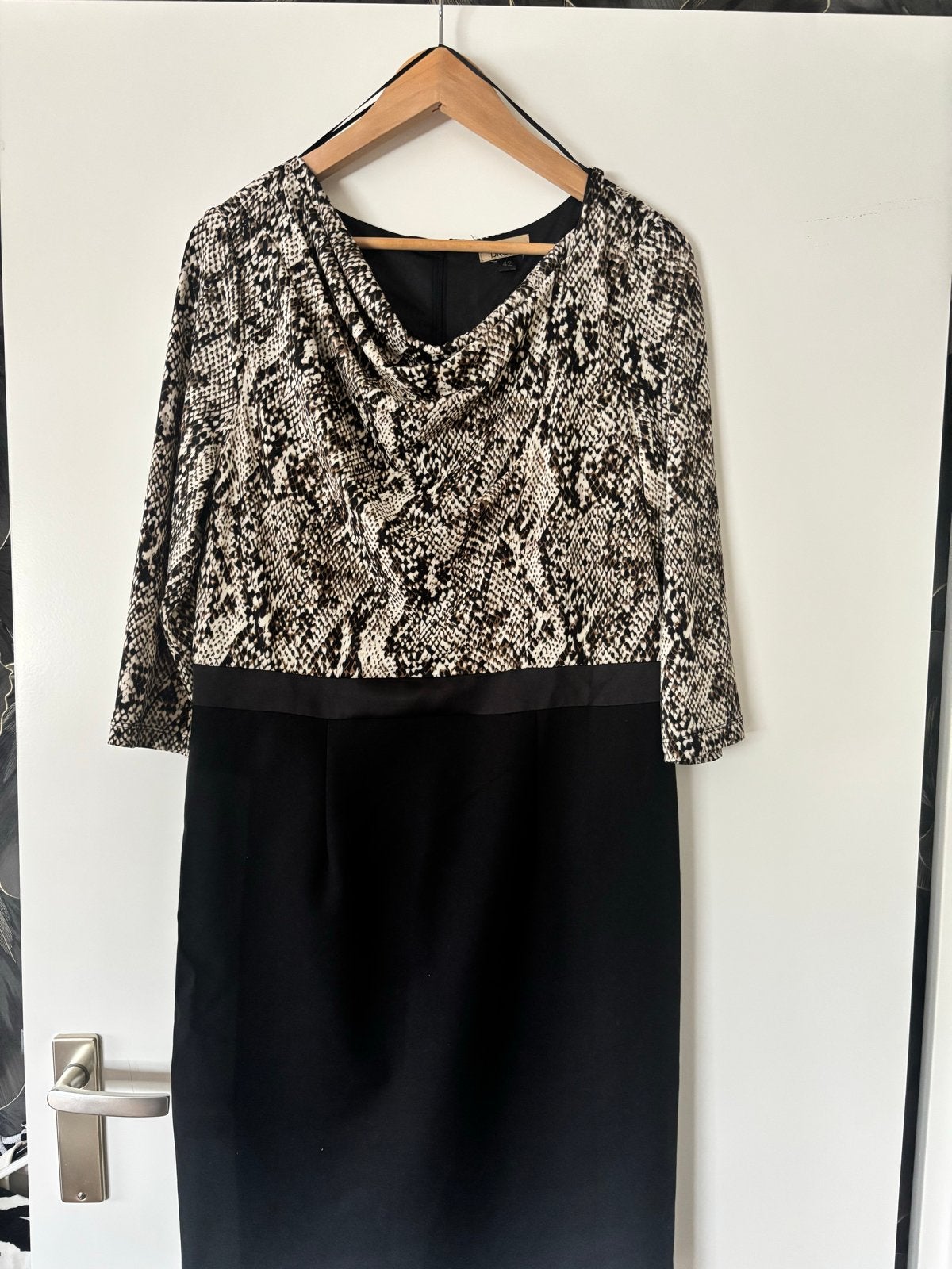 Dressire jurk met slangenprint en zwarte rok, Meerkleurig, Maat 42/44 (L), Ophalen of Verzenden, Zo goed als nieuw