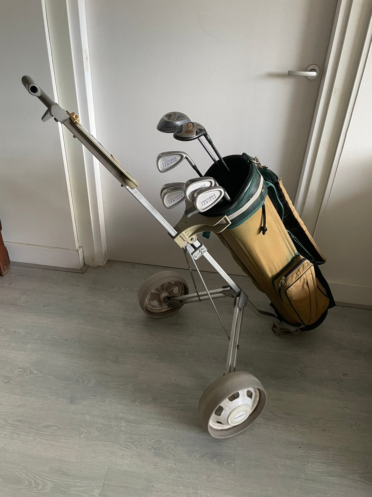 Dames GOLFSET met tas en trolley, rechtshandig, Sport en Fitness, Ophalen, Zo goed als nieuw, Set