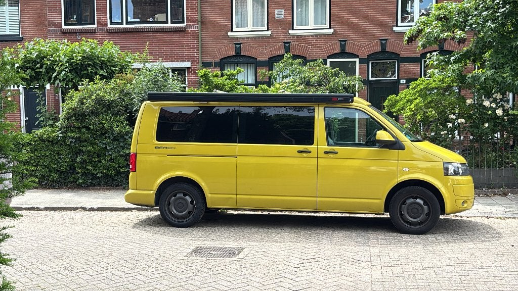 Volkswagen T5 2010 Beach met slaaphefdak, Euro 5, 4 stoelen, 2500 kg, Geel