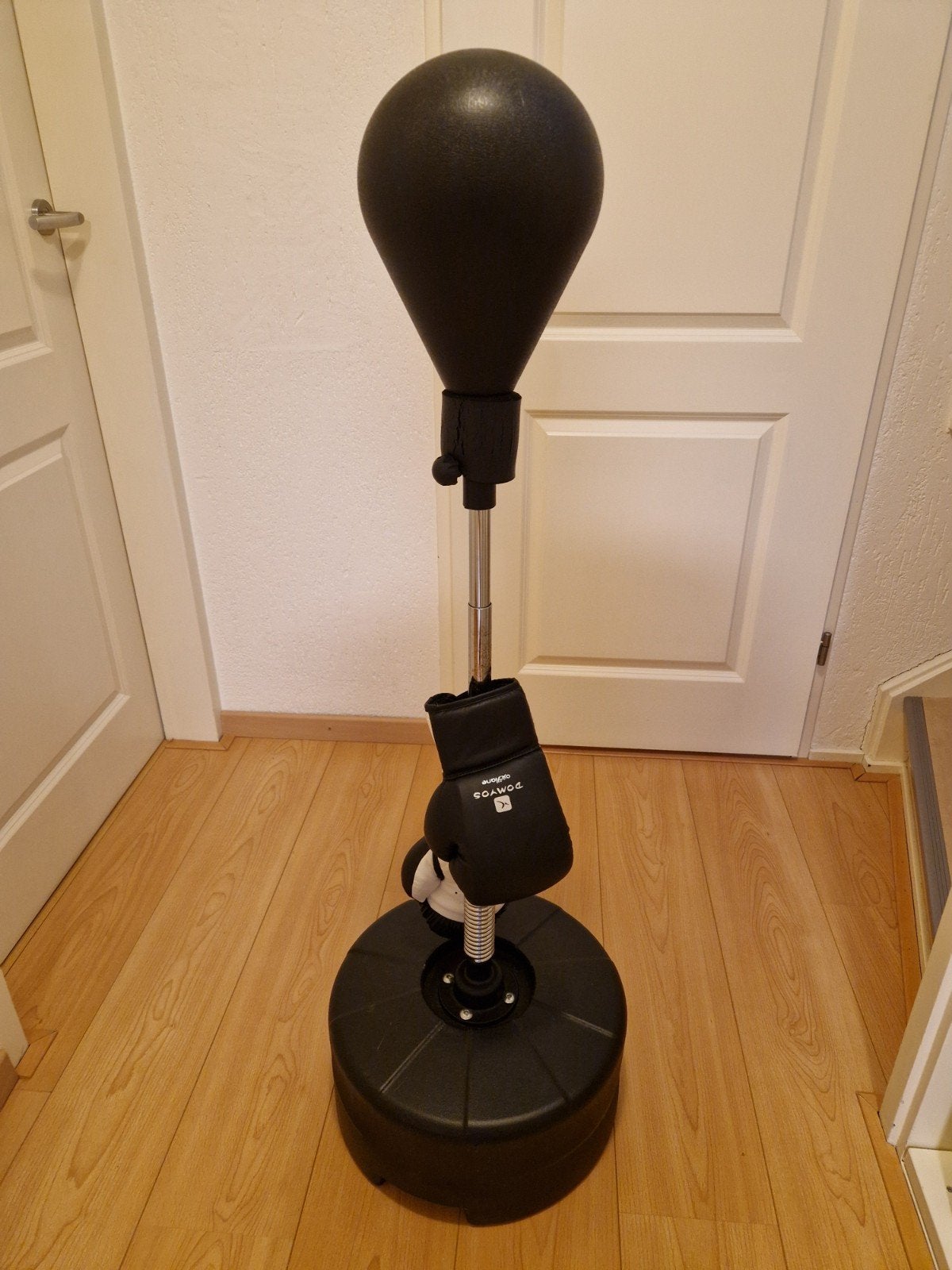 Domyos Boksbal op standaard met bokshandschoenen, Ophalen, Gebruikt, Boksbal