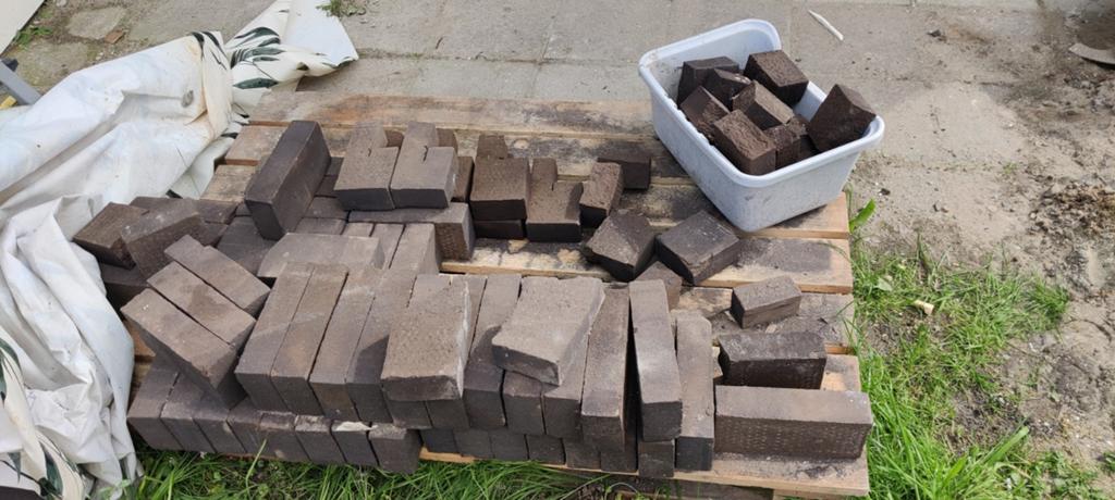 Gratis waaltjes, Ophalen, Zo goed als nieuw, Beton, Klinkers