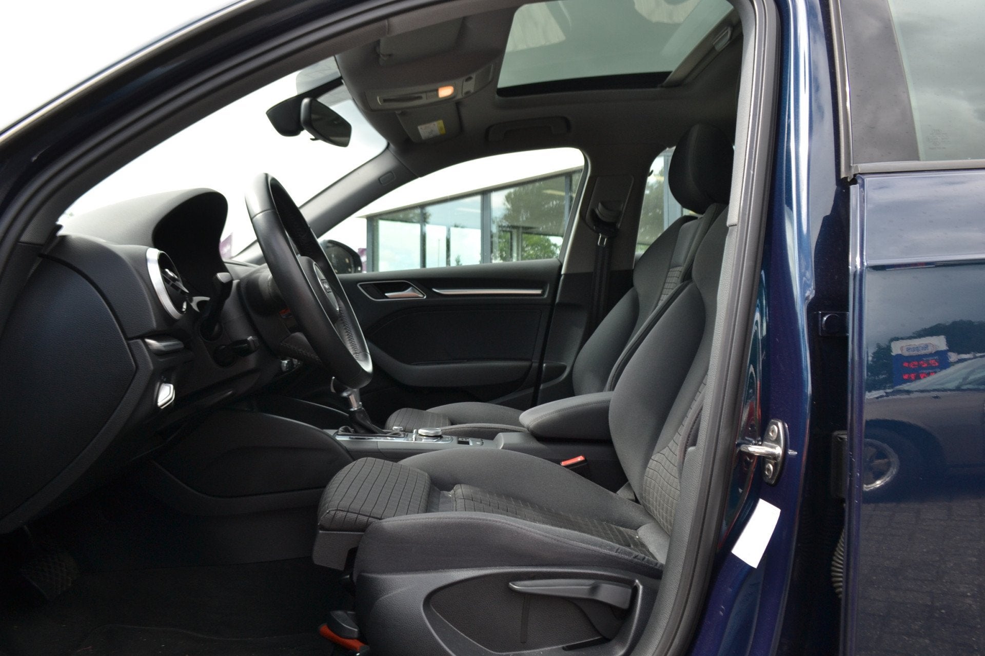 Audi A3 Sportback 35 TFSI 150pk Sport Lease Edition Panorama, Auto's, Euro 6, 4 cilinders, 150 pk, Blauw