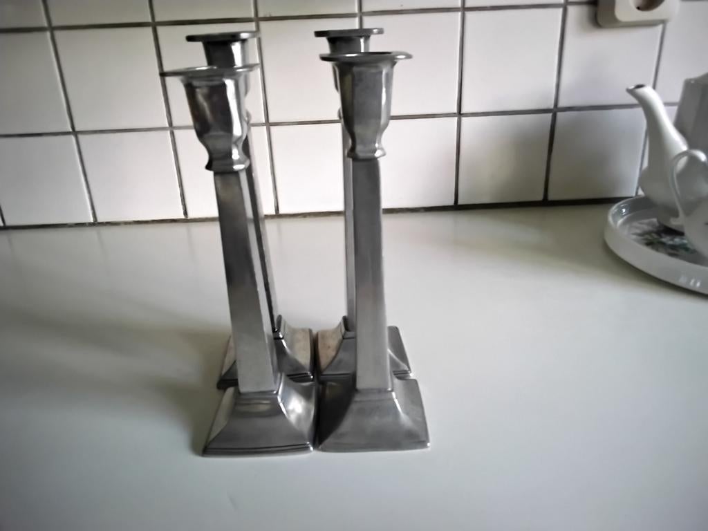 4 hoge zilvertinnen  kandelaars, Ophalen of Verzenden, Overige materialen, 25 tot 50 cm