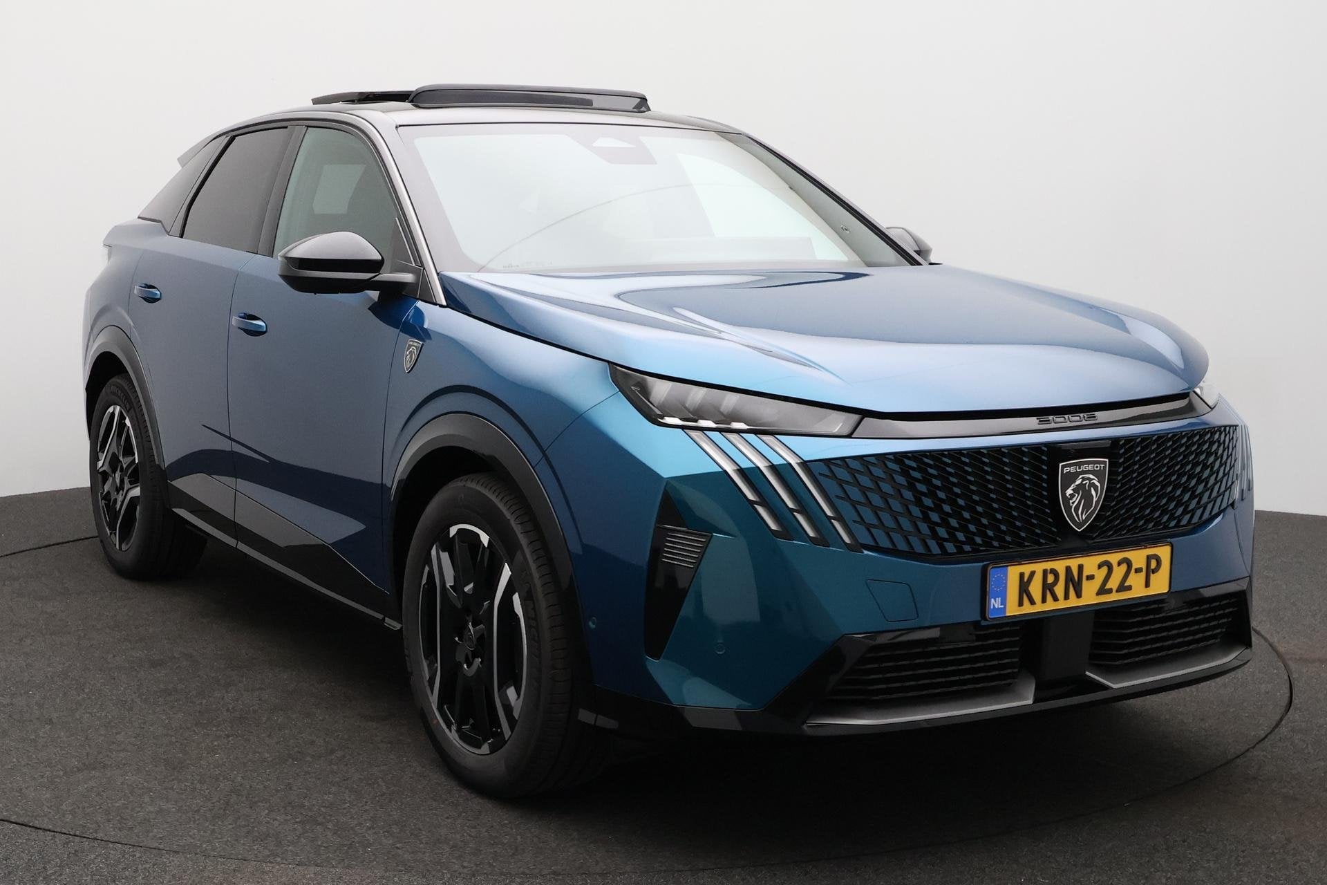 Peugeot e-3008 GT 73 kWh Panoramadak / 2+6 jaar garantie, 12 maanden, 1250 kg, 213 pk, Blauw
