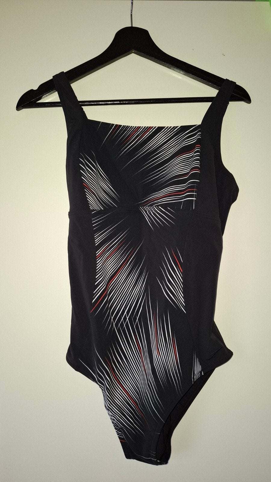 Zwart badpak met wit/rood patroon, Kleding | Dames, Badmode en Zwemkleding, Zwart, Nieuw, Badpak, Ophalen of Verzenden