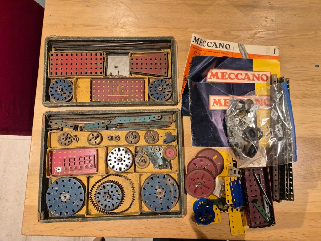 Meccano - 2 dozen en losse onderdelen, Ophalen of Verzenden