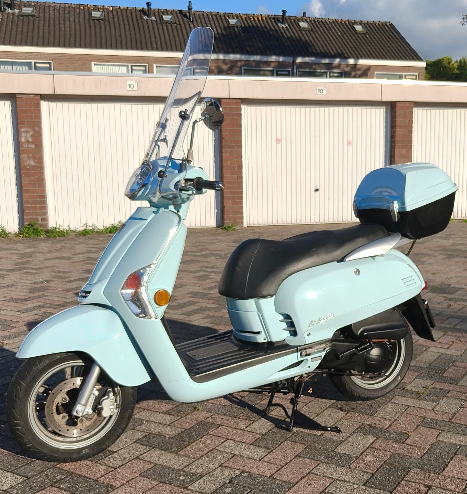 Foto 5 van Kymco Like 50 Scooter - Lichtblauw, Inclusief Topkoffer