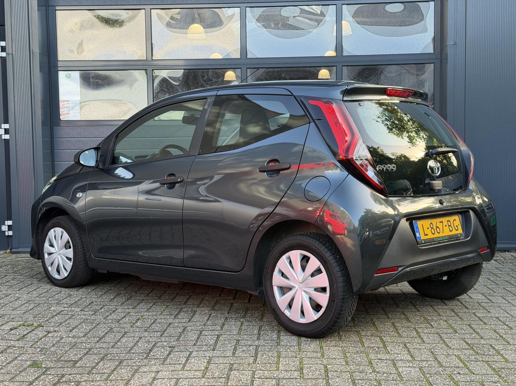 Toyota Aygo 1.0 VVT-i x-fun | Airco | Cruise | Zuinig, Auto's, Voorwielaandrijving, Gebruikt, Euro 6, 4 stoelen