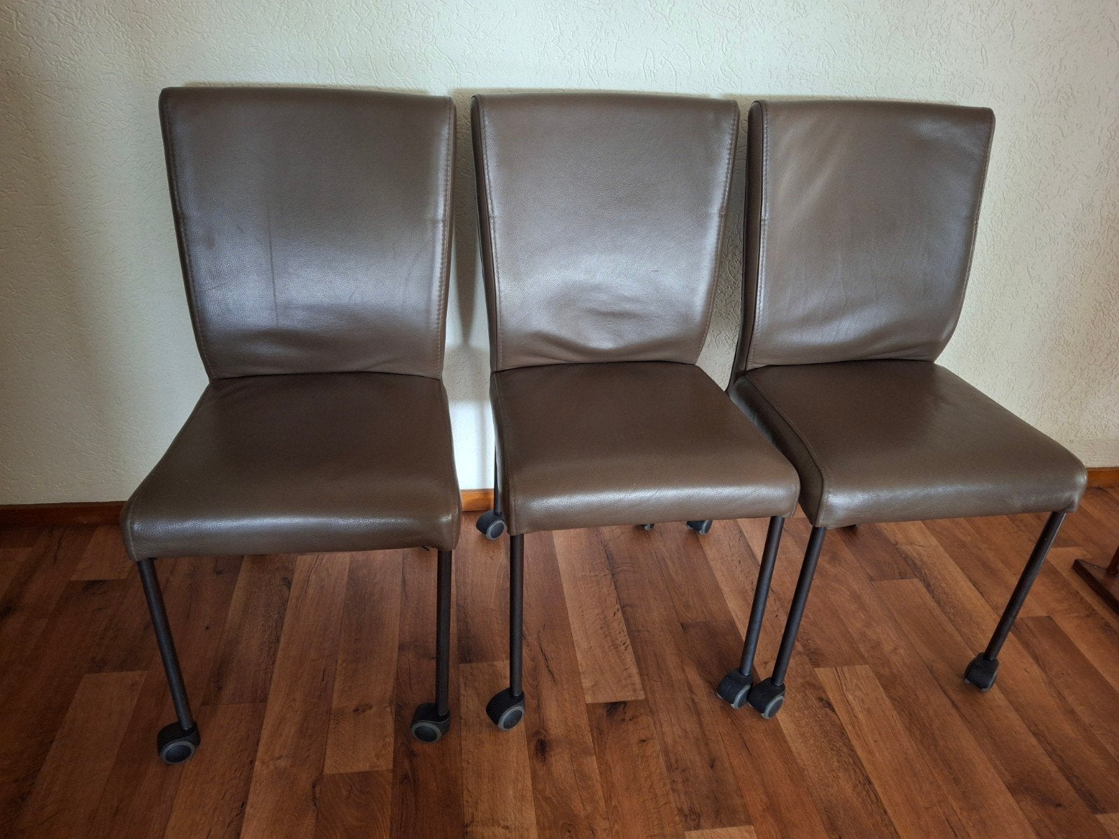 3 Leren eetkamerstoelen op wieltjes, Ophalen, Gebruikt, Leer, Drie