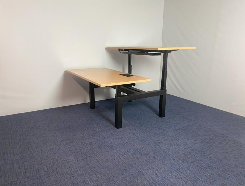 4 x Bench zit/sta bureau Gispen (elektrisch), 160 x 170 cm.