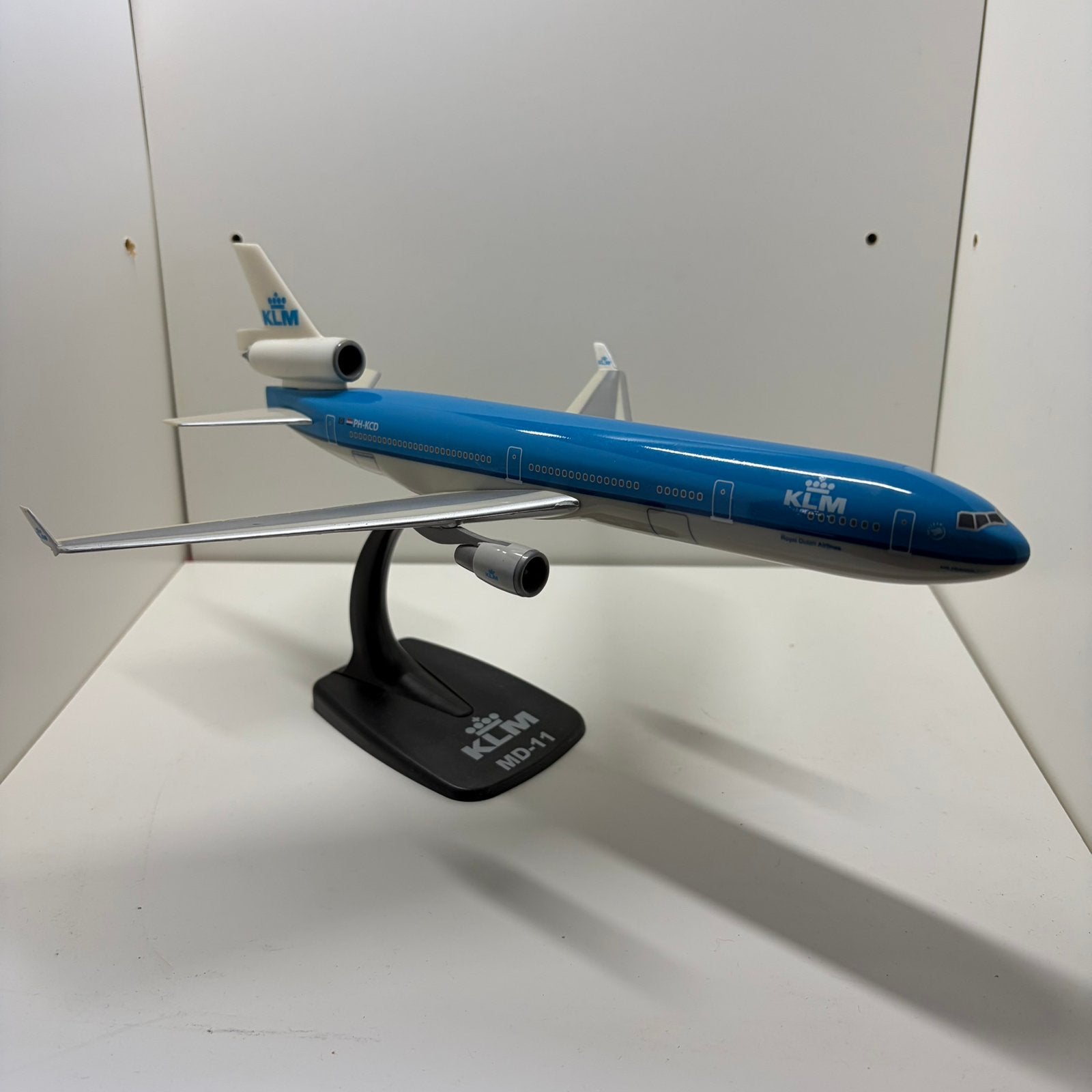 KLM MD-11 1:200, Verzamelen, Luchtvaart en Vliegtuigspotten, Ophalen of Verzenden, Zo goed als nieuw, Schaalmodel