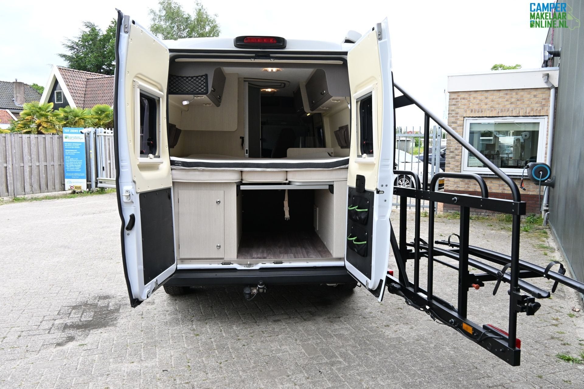 Foto 49 van Challenger Vany 640 |Cassette luifel|Fietsendrager