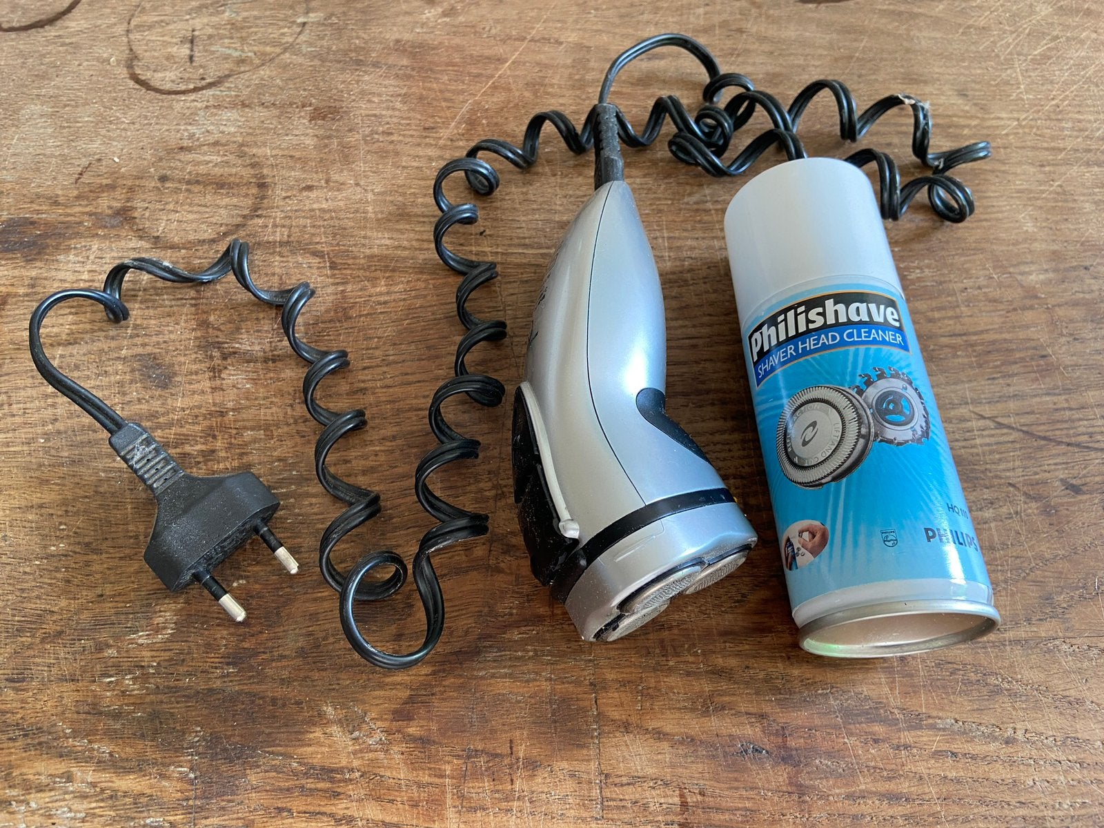 Goedwerkende scheerapparaat met een bus scheerkop cleaner, Ophalen of Verzenden, Scheren en Epileren