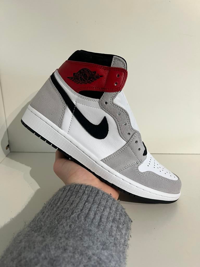 Nike Air Jordan 1 High Light Smoke Grey maat 42,5, Kleding | Heren, Schoenen, Overige kleuren, ., Nieuw, Ophalen of Verzenden