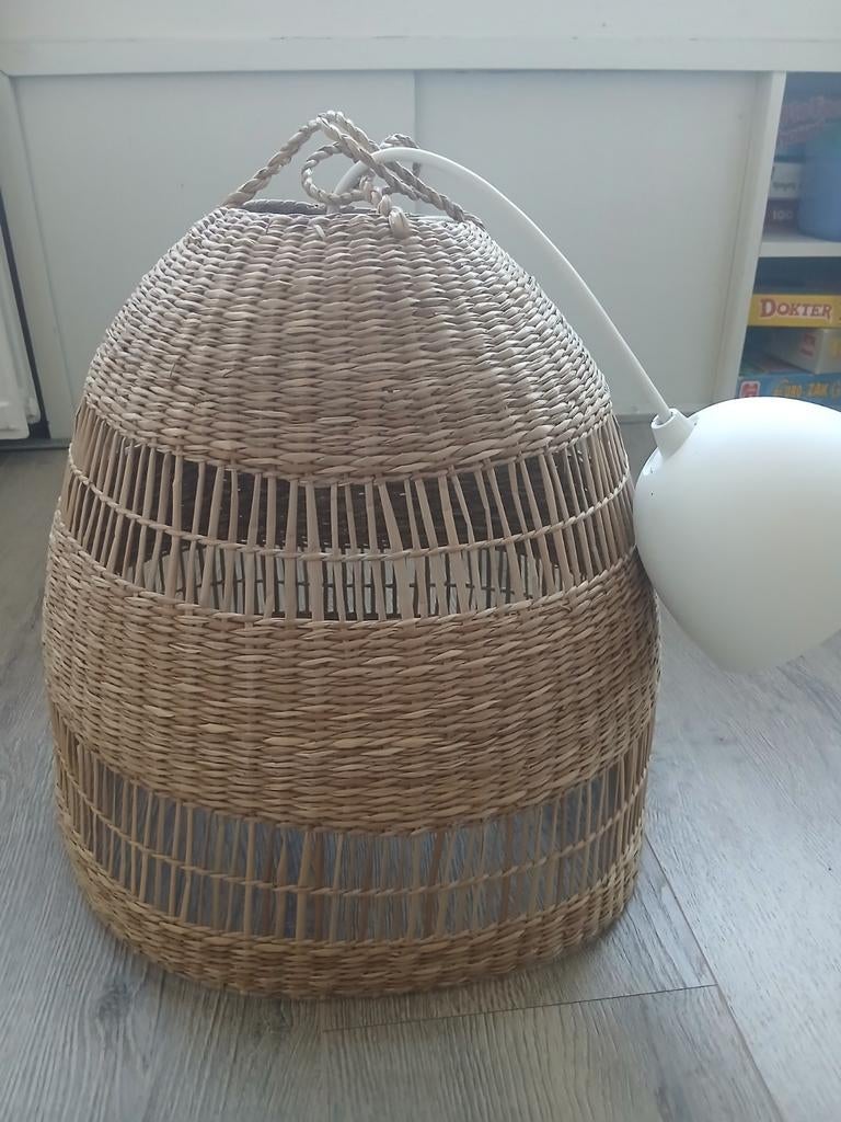 Gave lamp ikea, Ophalen, Zo goed als nieuw, Rond, Riet