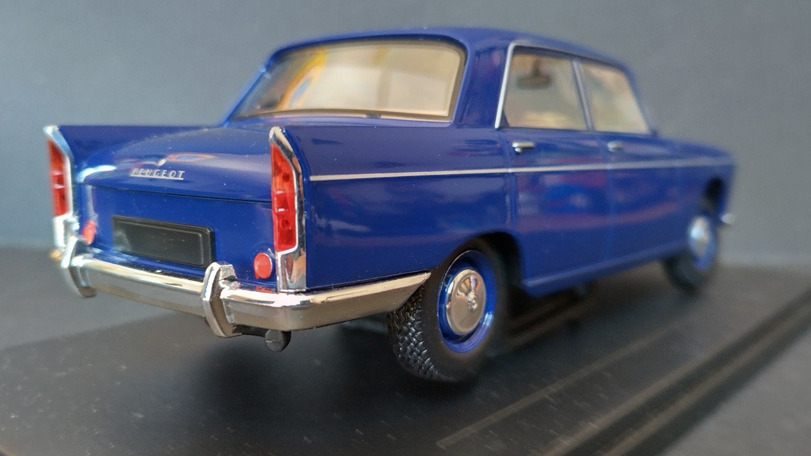 Peugeot 404 1:24 Atlas Collections Pol, Hobby en Vrije tijd, Modelauto's | 1:24, Overige merken, Auto, Verzenden, Nieuw