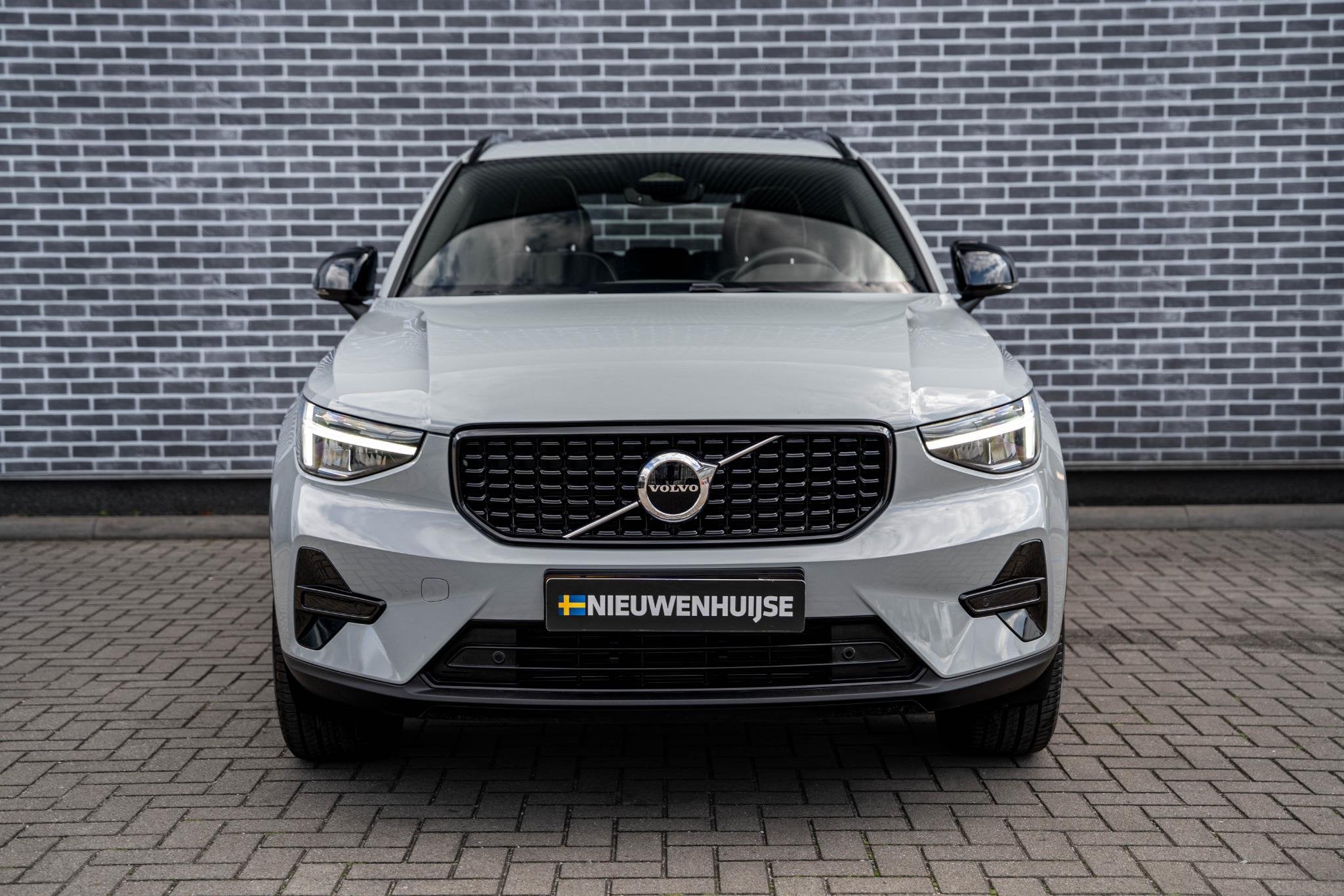 Volvo XC40 2.0 B4 Plus Dark | Trekhaak | Panoramadak | Harma, Gebruikt, Euro 6, 4 cilinders, Leder en Stof