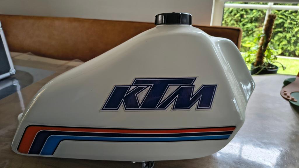 Vintage motorcrosstank in nieuwstaat KTM, Motoren, Ophalen of Verzenden