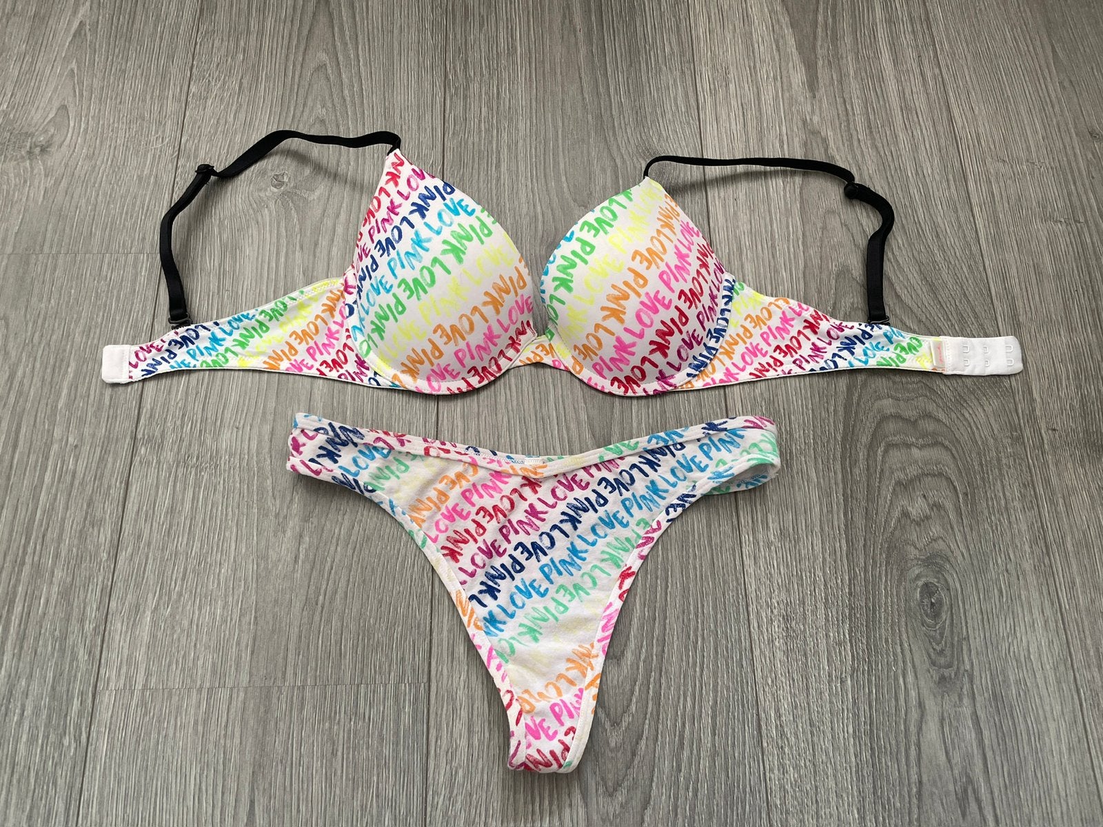 victoria’s secret pink regenboog t-shirt bh string mt 70C L, Ophalen of Verzenden, Roze, BH