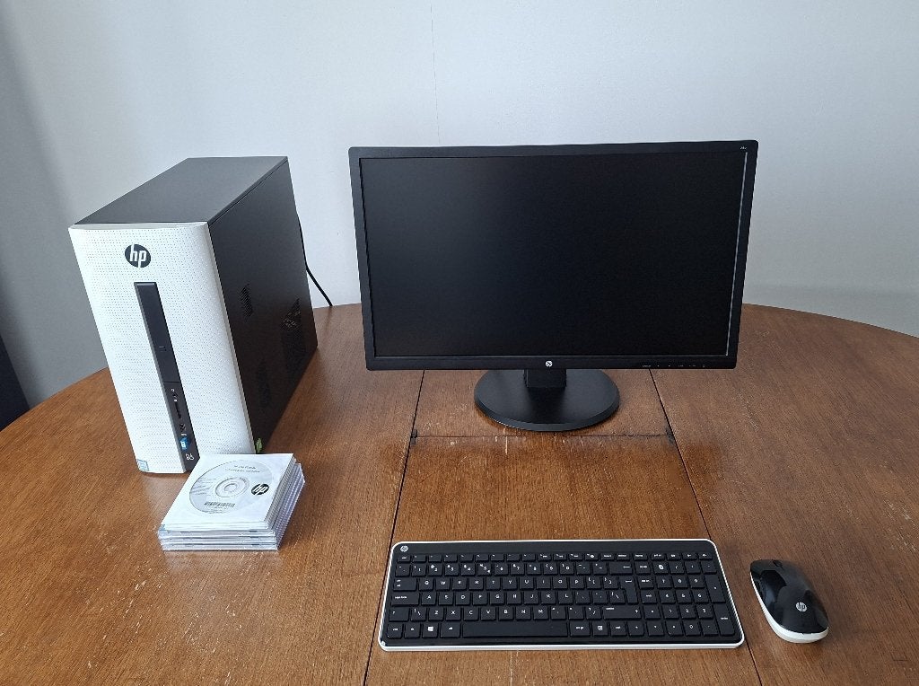 HP Pavilion desktop met HP 24" Full HD monitor en toebehoren, Computers en Software, HDD, 2 tot 3 Ghz, 8 GB, Zo goed als nieuw