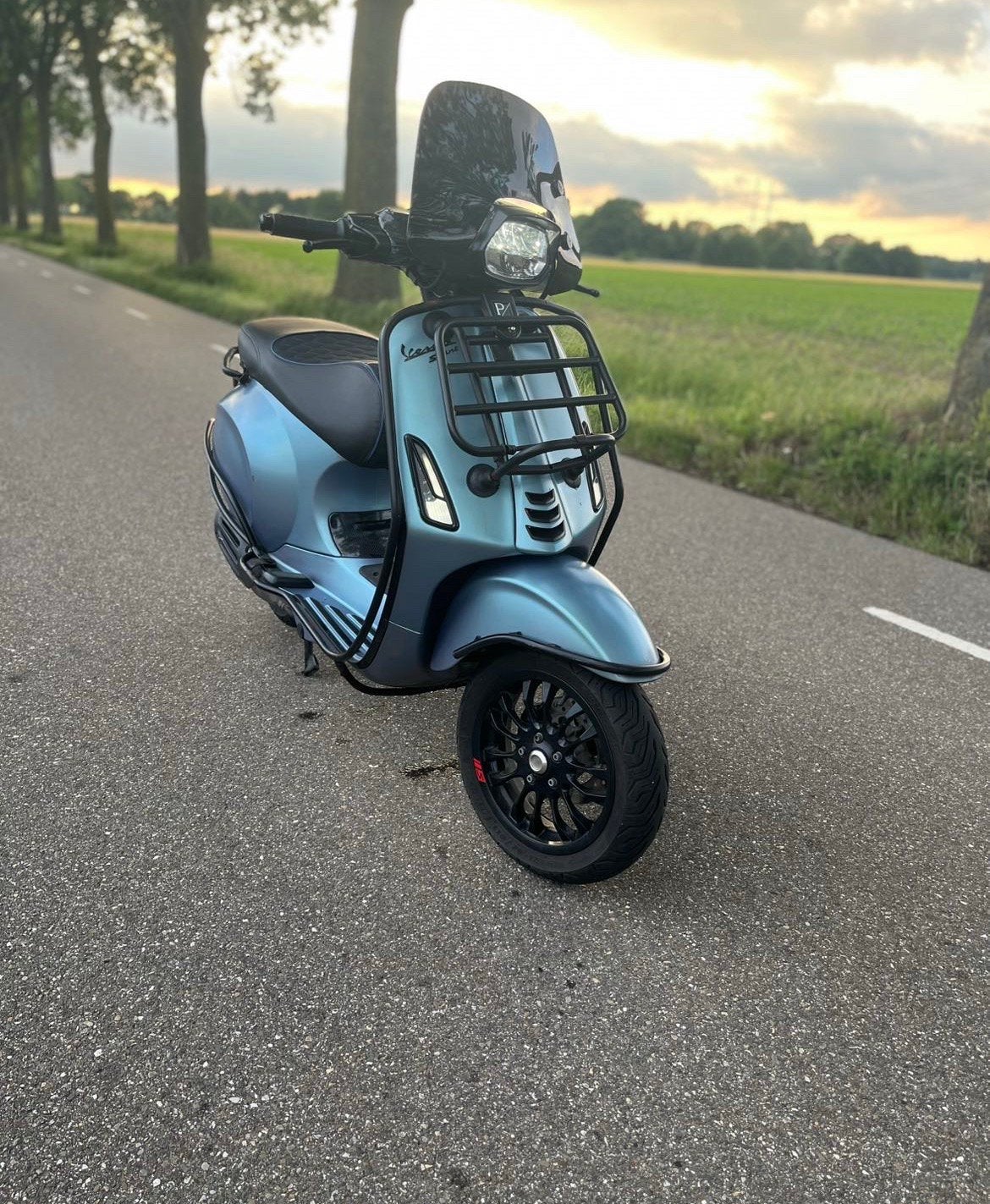 Vespa sprint 50cc, Fietsen en Brommers, Ophalen, Zo goed als nieuw, Benzine, Overige modellen